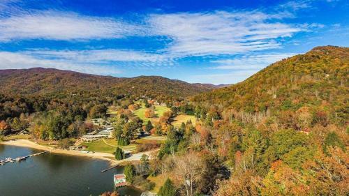 Lake Lure Waterfront At Rumbling Bald With Docks, Views And Use Home