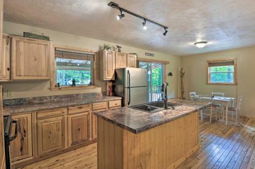 Remodeled Smokies Retreat With Fire Pit And Grill!