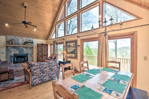 Mountain Cabin In Murphy With Private Hot Tub!