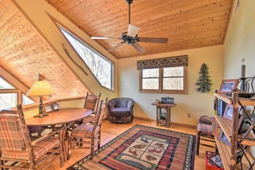 Mountain Cabin In Murphy With Private Hot Tub!