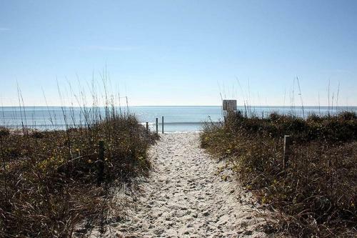 Family Vacation With Great Ocean Views, 3 Br's /2 Baths!