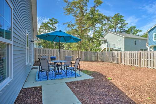 Modern Oak Island Home, 1 Mile To The Beach!