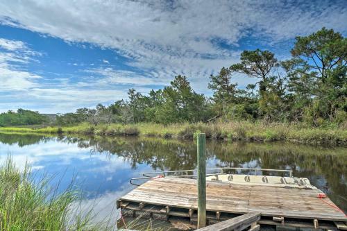 Modern Oak Island Home, 1 Mile To The Beach!