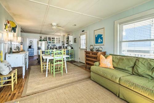 Island Time Cottage With Grill, Walk To Beach