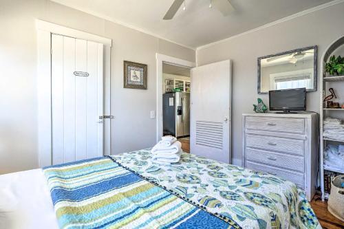 Island Time Cottage With Grill, Walk To Beach