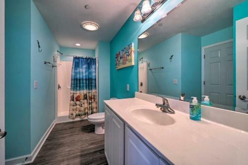 Apartamento Bright Condo With Balcony, 1 Block To Beach!