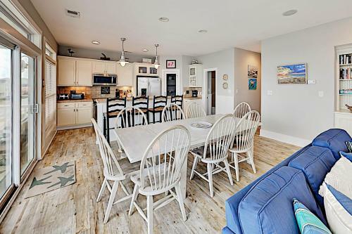 New Listing! Spacious Beach Home With Tiki Room Home