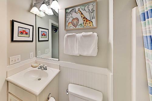 New Listing! Spacious Beach Home With Tiki Room Home