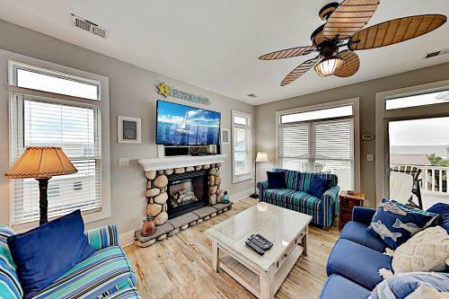 New Listing! Spacious Beach Home With Tiki Room Home