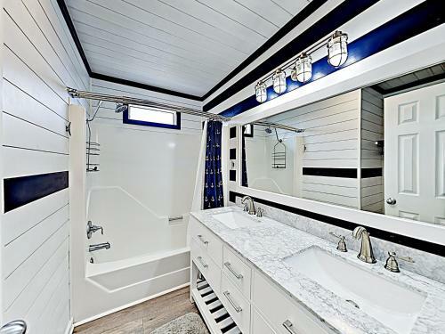 New Listing! Coastal Home With Pool, Walk To Beach Home
