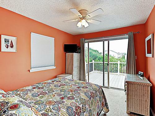 New Listing! Coastal Home With Pool, Walk To Beach Home