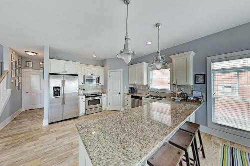 Canal Dream Home With Private Dock & Crow's Nest Home