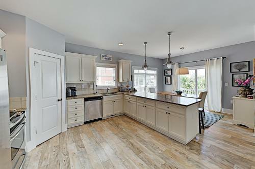 Canal Dream Home With Private Dock & Crow's Nest Home