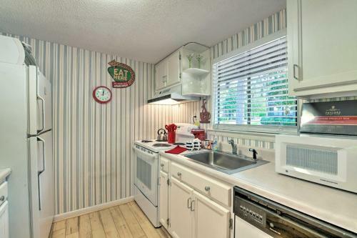 Apartamento Lakeview Condo With Resort Pool 2 Mi To Golf!