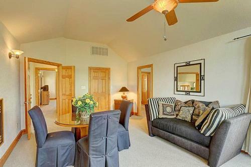 3050 - Whispering Pines