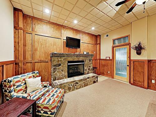 New Listing! ?bear Creek Cabin? On Hogback Lake Home