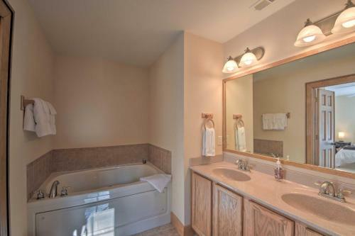 Updated Sapphire Resort Cottage, Walk To Ski Slope