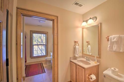 Updated Sapphire Resort Cottage, Walk To Ski Slope