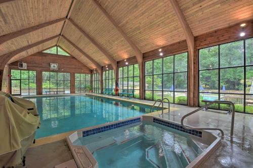Updated Sapphire Resort Cottage, Walk To Ski Slope