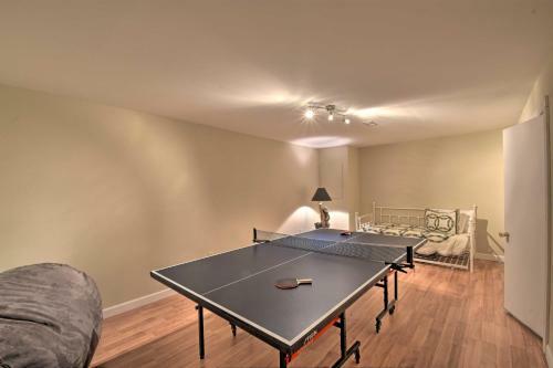 Updated Sapphire Resort Cottage, Walk To Ski Slope