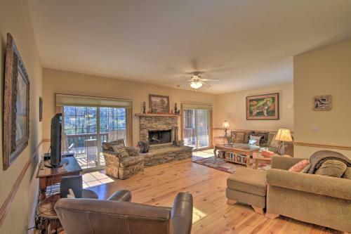 Updated Sapphire Resort Cottage, Walk To Ski Slope