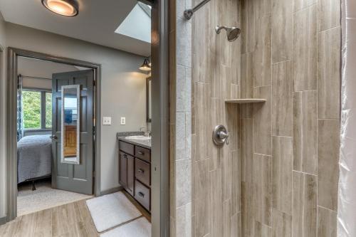 Skyleaf Villa 702