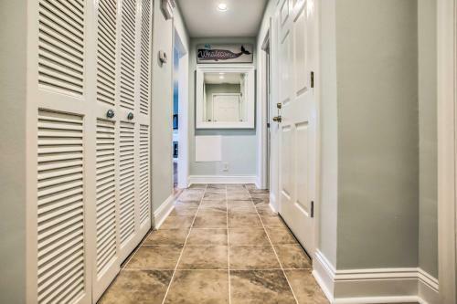 Apartamento Step-free Condo With Pool, 2 Mi To Sunset Beach