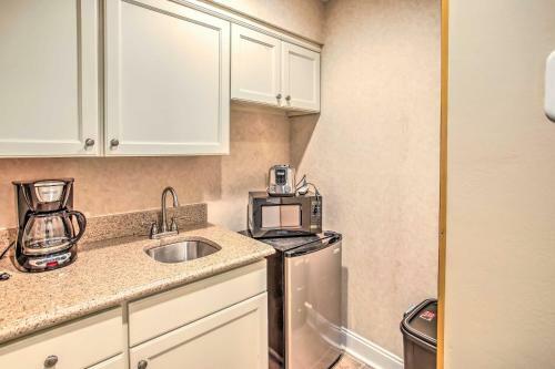 Apartamento Step-free Condo With Pool, 2 Mi To Sunset Beach