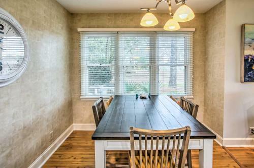 Apartamento Step-free Condo With Pool, 2 Mi To Sunset Beach