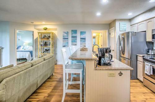 Apartamento Step-free Condo With Pool, 2 Mi To Sunset Beach