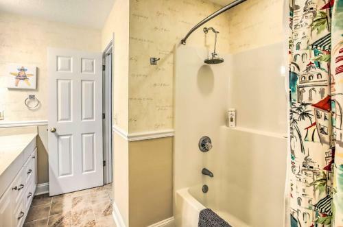 Apartamento Step-free Condo With Pool, 2 Mi To Sunset Beach