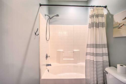 Apartamento Golf Retreat, Pool - Ideal Sunset Beach Spot!