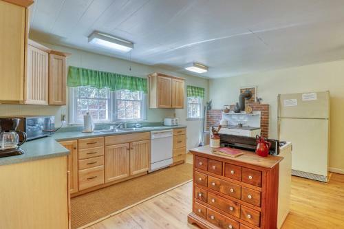 1 Bed 1 Bath Vacation Home In Sylva