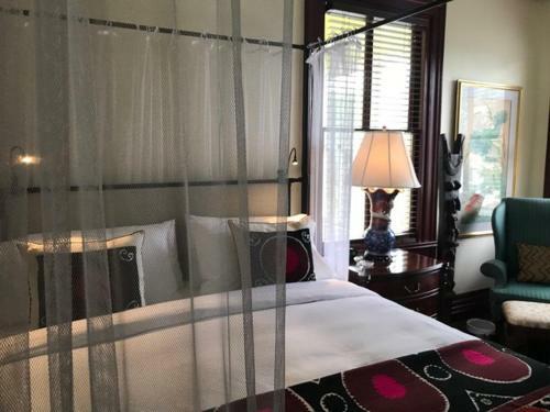 Elmwood 1820 Bed & Breakfast Inn