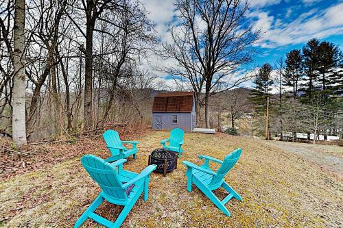 Amazing 2-acre Retreat - Office, Gazebo & Fire Pit Home