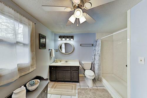 Amazing 2-acre Retreat - Office, Gazebo & Fire Pit Home