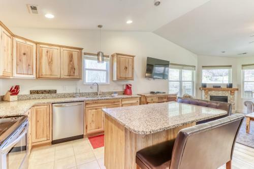 2 Bed 2 Bath Vacation Home In Whittier III