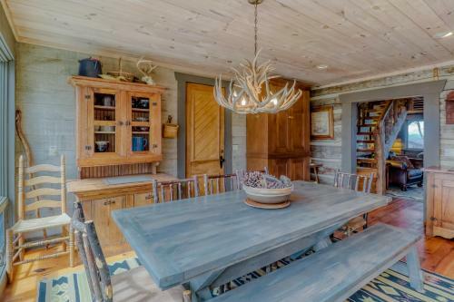 2 Bed 2 Bath Vacation Home In Whittier VI