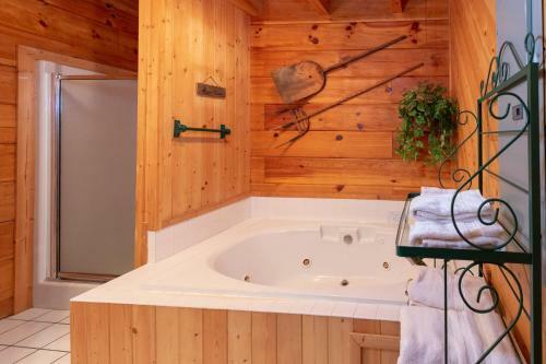 Creekside Bunkhouse