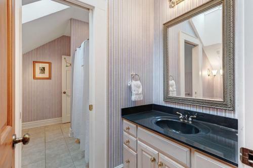 4 Bed 4 Bath Vacation Home In Whittier