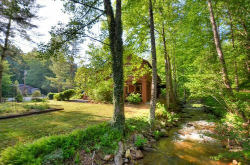 Rippling Waters Lodge Cabin