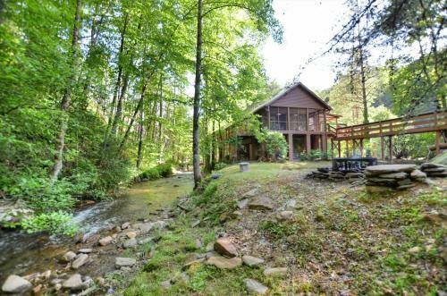Rippling Waters Lodge Cabin