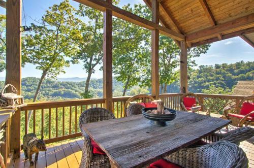 Apartamento Bryson City Condo With Deck For Viewing Fall Colors!