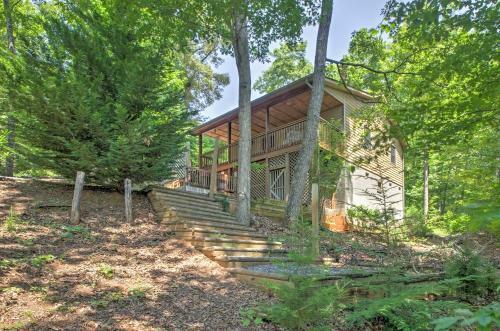 Charming Fox Den Cabin In Whittier With Hot Tub!