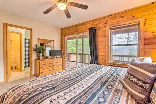 Peaceful Smoky Mountain Cabin With Deck And Firepit!