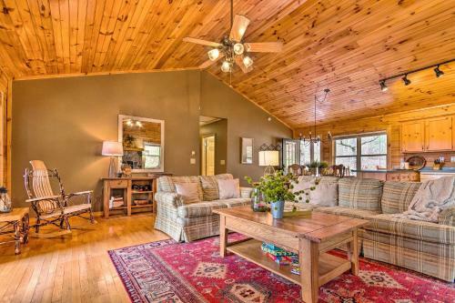 Peaceful Smoky Mountain Cabin With Deck And Firepit!