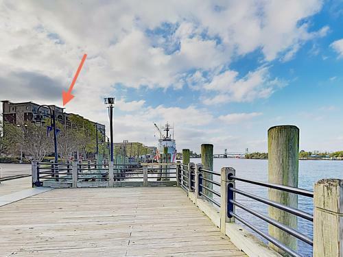 Apartamento Historic District Condo With River Views & Balcony Condo