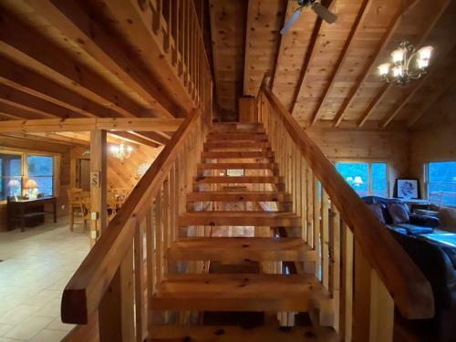 Shady Ridge Lodge Cabin