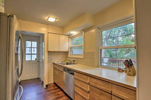 Pet-friendly Home Less Than 8 Mi To Downtown Cleveland!