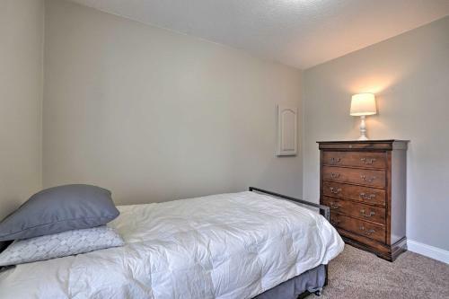 Home With Private Yard - Walk To Lake Erie!